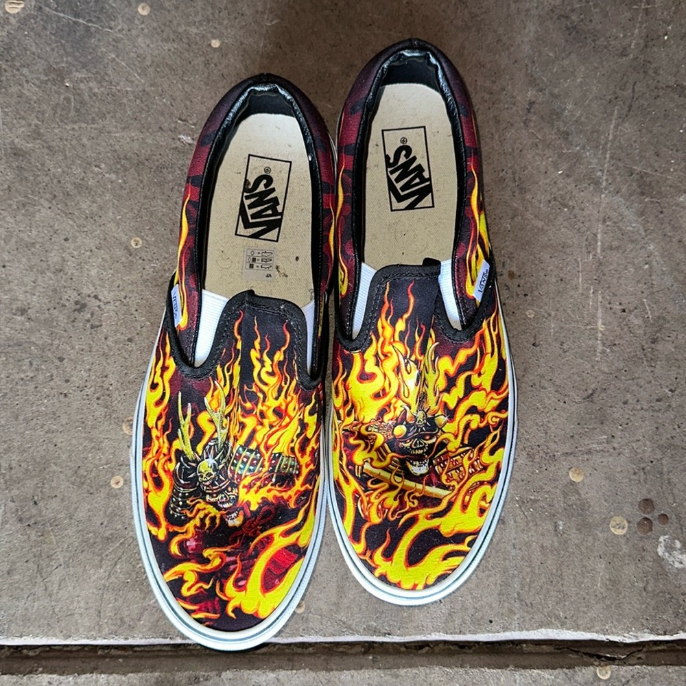 VANS Classic Slip-On Samurai Rising Flames Skull Skate Shoes Mens 10.5